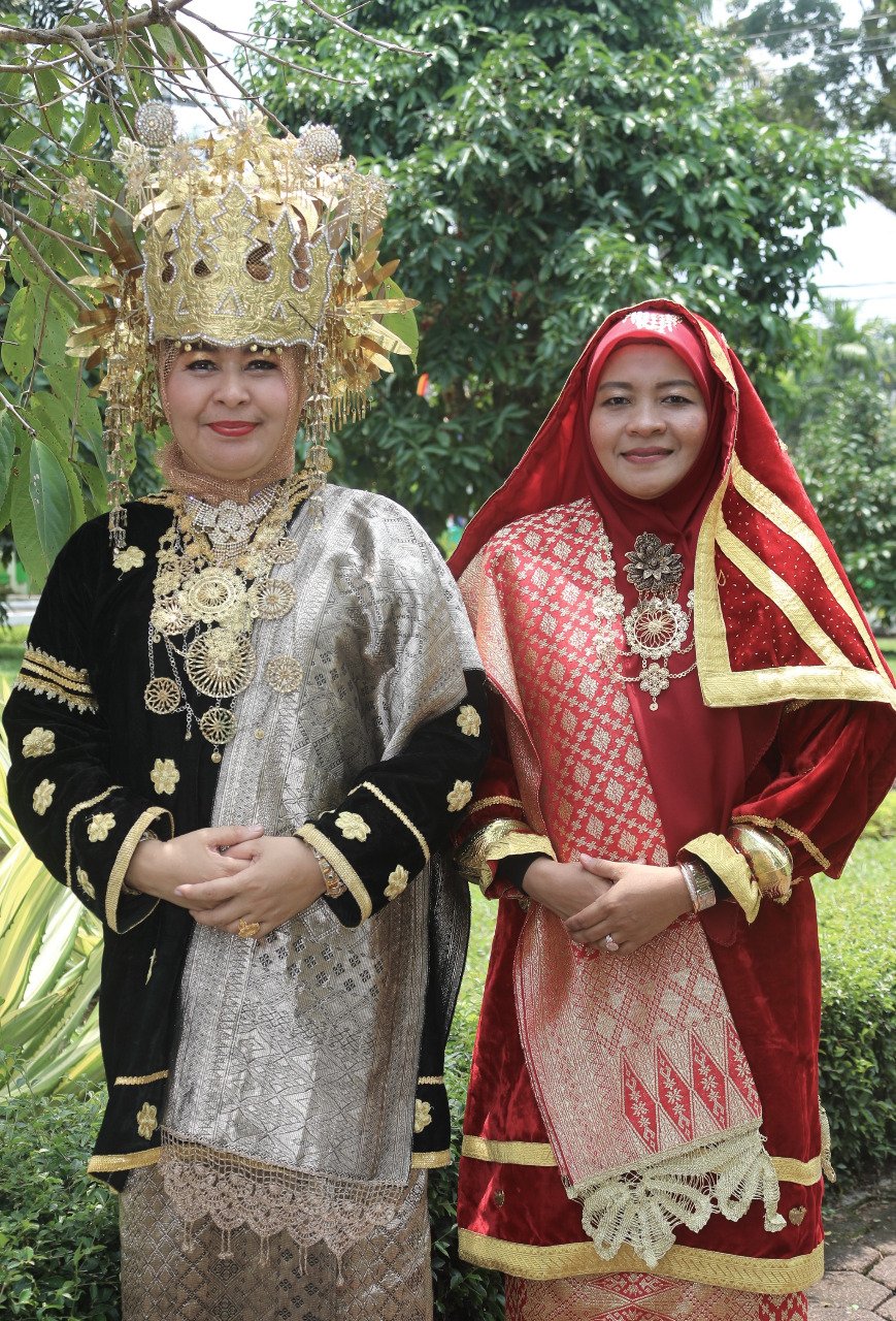 Baju Adat Minang Bundo Kanduang - Baju Adat Tradisional