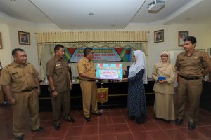 Pemkab Agam Salurkan Bantuan Modal Usaha Bagi 50 KUBE