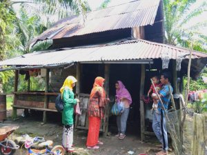 Jum’at Berkah, Camat Ampek Nagari Salurkan Bantuan Kepada KK Kurang Mampu