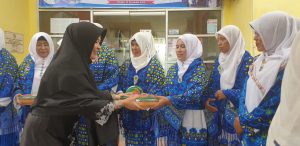 BKMT Agam Bantu Satu Set Rebana untuk BKMT Tanjung Mutiara