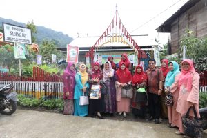 PKK Limapuluh Kota Terkesan Inovasi “Ninik Mamak Peduli Posyandu” di Sungai Batang