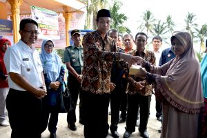 Berikan Bantuan, Ketua PTA Padang bersama Indra Catri Kunjungi Lokasi Bencana Galapuang