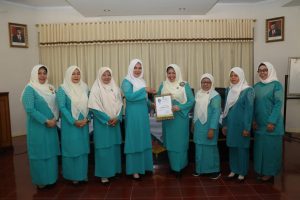Tercepat Memberikan Laporan Tahunan, TP PKK Palupuh Diganjar Penghargaan