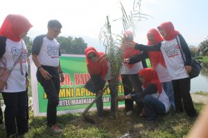 Alumni APDN Bukittinggi Angkatan XX Tanam Pinang di Tanjung Raya