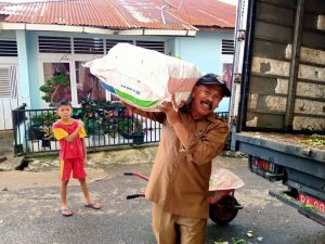 4,4 Ton Sayuran Dibagikan untuk Masyarakat Kurang Mampu di Palembayan