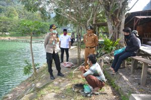 Polres Agam Bubarkan Warga yang Memancing di Danau Maninjau, 10 Diantaranya Diamankan