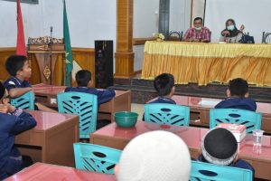 Cegah Penyebaran Covid-19, Ketua IDI Agam Edukasi Warga Panti Asuhan