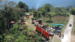 Masyarakat Baringin bersama Perantau Goro Membersihkan Puncak Sakura