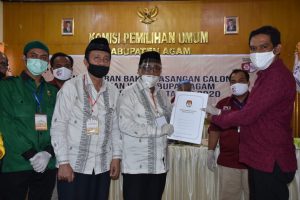 Hariadi-Novi Endri Bapaslon Pertama Mendaftar ke KPU Agam