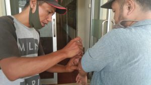 Terapi Sengatan Lebah ala Riko Diyakini Bisa Lancarkan Aliran Darah
