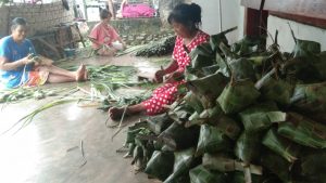 Menengok Sentra Kulit Ketupat, Usaha Turun-Temurun Kaum Ibu di Batu Gadang