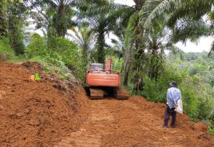 Masyarakat Gumarang I Buka 8 Kilometer Jalan Baru Secara Swadaya