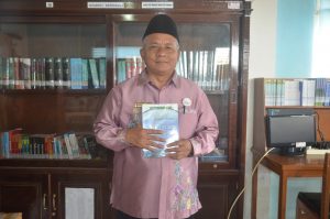 Alwisral Imam Zaidallah, Pegawai Negeri yang Juga Penulis 17 Buku