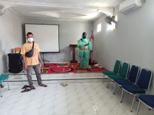 Gugus Tugas Tanjung Mutiara Semprot Disinfektan di Fasum