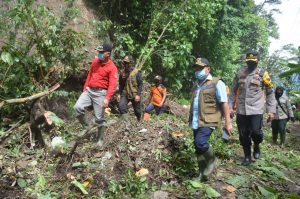 Pjs Bupati Agam Tinjau Lokasi Tanah Longsor di Tanjung Raya