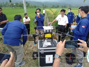LAPAN Gelar Sosialisasi dan Demo Drone Precision Farming di Agam