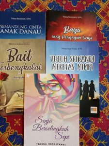 Buku Karya Alumni Lengkapi Koleksi Perpustakaan SMAN 1 Tanjung Raya