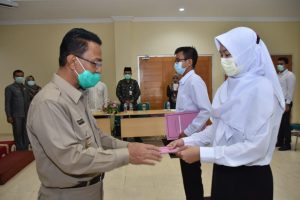 Bupati Agam Serahkan SK Pengangkatan CPNS