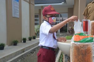 Hari Pertama Sekolah Tatap Muka, Sejumlah Sekolah Wajibkan Prokes