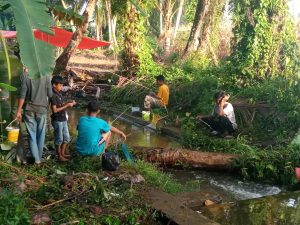 Warga Kampuang Piliang Hilir Bongkar Ikan Larangan di Bandar Sipisang
