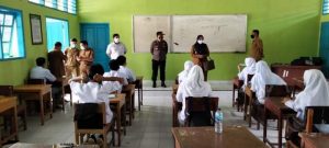Camat Ampek Nagari Monitoring Pelaksanaan Prokes di Sekolah