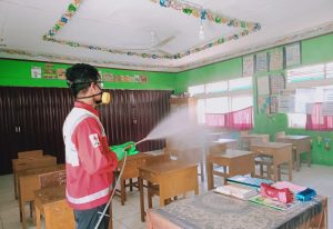 PMI Agam Semprot Disinfektan di TK Hijrah Madani Simaruok