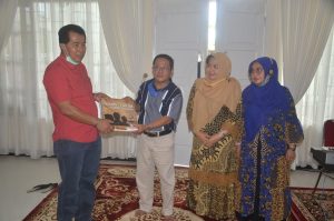 Keluarga Besar SMPN 40 Padang dan Dunsanak Dari Ujung Gading Kunjungi Agam