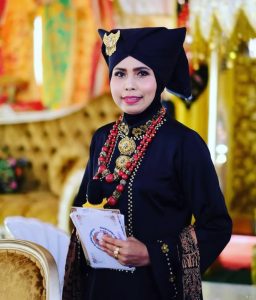 Mengenal Mira, MC Profesional Asal Agam