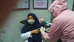 26 Nakes Puskesmas Biaro Jalani Vaksinasi Covid-19 Dosis Kedua