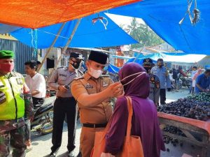 Camat Tanjung Mutiara Ajak Pedagang Pasar Tiku Patuhi Prokes Cegah Covid19
