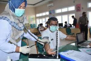 Plh Bupati Agam Jalani Vaksinasi Dosis Pertama