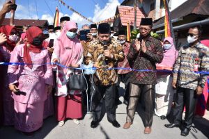 Santri MDTA Kapeh Panji Dikhatam, Bupati Agam AWR Lepas Pawai Taaruf