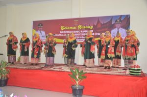 Bupati Agam Beri Reward Kepada Bundo Kanduang Kabupaten Agam