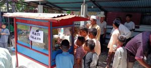 Setiap Jumat, Masyarakat Sediakan Makanan Gratis di Masjid Raya Tiku