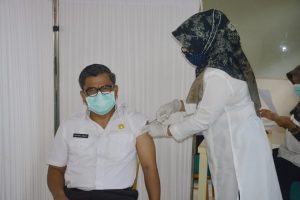 Sekda Agam Jalani Vaksinasi Covid-19 Dosis Kedua