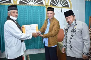 TSR Sumbar Bantu Masjid Nurul Iman PGRM Rp20 Juta