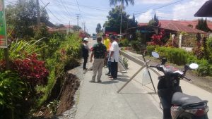 Salah Satu Bibir Ruas Jalan di Kubang Putiah Amblas