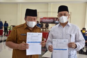 Bupati dan Wabup Agam Jalani Vaksinasi Dosis Pertama
