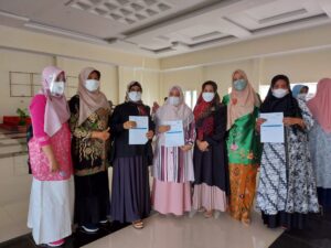 Pengurus TP-PKK Agam Lakukan Vaksinasi Covid-19