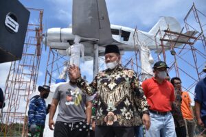 AURI Bersinergi dengan Pemkab Agam Bersihkan Monumen Avro Anson RI 003