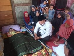 Bupati Agam Takziah Ke Rumah Duka Almarhum Budi Warman