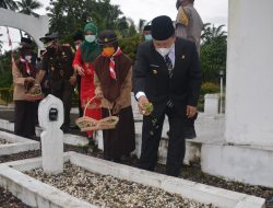 Peringatan Hari Pahlawan, Bupati Agam Ziarah Ke Makam Siti Manggopoh