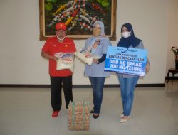 Bank Nagari Lubuk Basung Salurkan Bantuan Sembako untuk Korban Banjir Tiku V Jorong