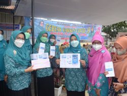 TP PKK Baso Sosialisasikan Program Vaksinasi Dengan Leaflet