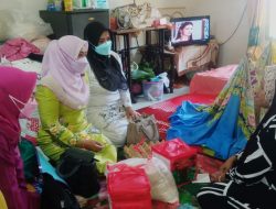 Ungkap Duka Mendalam, Ny. Yenni Andri Warman Jenguk Korban Kebakaran