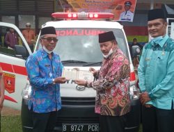 Bupati Agam Salurkan 1 Unit Ambulans Untuk Nagari Cankola