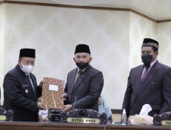 Bupati Agam Terima Rekomendasi LKPJ Bupati Tahun 2021