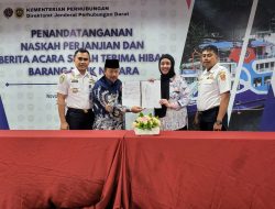 Pemkab Agam Terima Hibah Satu Unit Bus Sekolah dari Kementerian Perhubungan