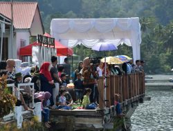 Ratusan Penonton “Heboh” Semangati Peserta Pacu Biduak Open Race 2022