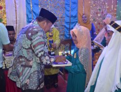Penambah Semangat Untuk Belajar, Bupati Agam Serahkan Hadiah Khatam Quran